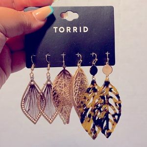Torrid gold tone leaf earrings set